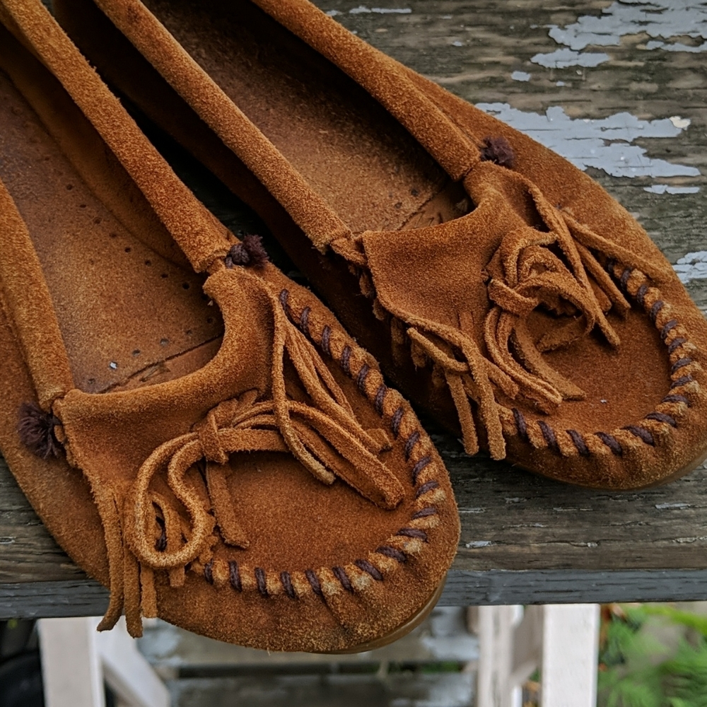 Minnetonka Fringe Moccasin, size 8 - Picture 5 of 6